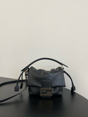 Fendi Mamma Baguette Small Black