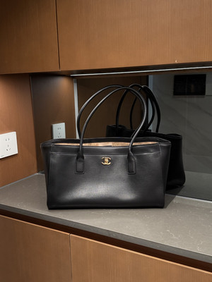 Chanel SS26 Large Tote - Grained Calfskin & Gold-Tone Metal - Black