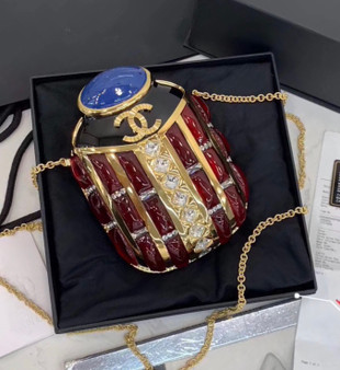 Chanel Limited Edition  Scarab minaudière Métiers d’Art 2019  Chanel Limited Edition  Scarab minaudière Métiers d’Art 2019