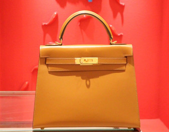 Hermès Gold Kelly 28 Box Leather Gold Hardware Hermès Gold Kelly 28 Box Leather Gold Hardware