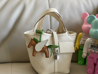 Hermès Picotin Cargo 18 Cream Swift and Toile Canvas Palladium Hardware Hermès Picotin Cargo 18 Cream Swift and Toile Canvas Palladium Hardware