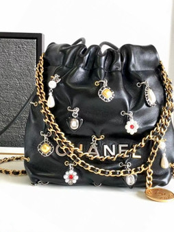 Chanel CHANEL 22 MINI HANDBAG With Bijoux Charms Chanel CHANEL 22 MINI HANDBAG With Bijoux Charms