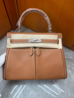 Hermes LIMITED EDITION GOLD SWIFT LEATHER LAKIS KELLY 28 WITH PALLADIUM HARDWARE  Hermes LIMITED EDITION GOLD SWIFT LEATHER LAKIS KELLY 28 WITH PALLADIUM HARDWARE