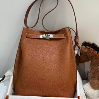 Hermès Hermes So Kelly 22 Shoulder Bag  Gold Hermès Hermes So Kelly 22 Shoulder Bag  Gold