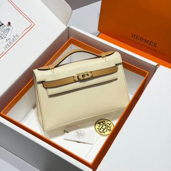 Hermès Special Order (HSS) Kelly Pochette Craie and Chia Swift Gold Hardware