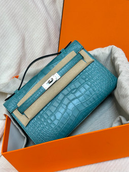 Hermès Kelly Pochette: Bleu Paon Shiny Mississippiensis Alligator