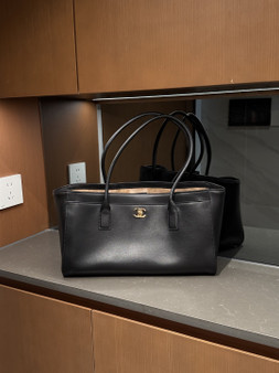 Chanel SS26 Large Tote - Grained Calfskin & Gold-Tone Metal - Black