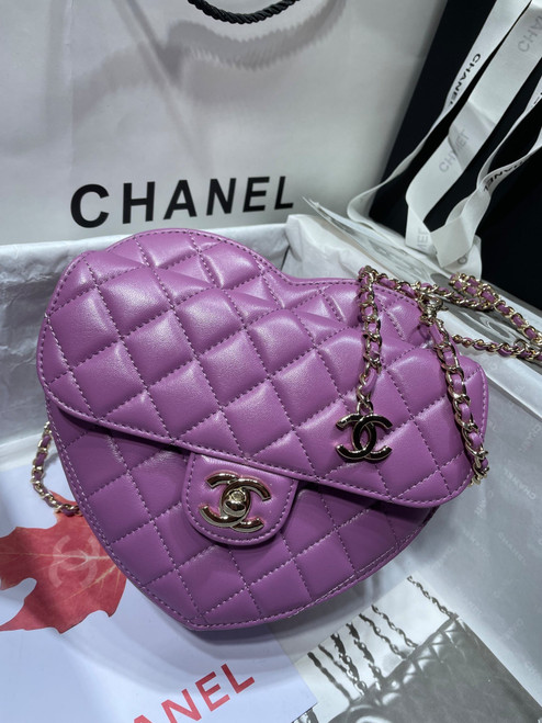  Chanel Purple heart-shaped quilted crossbody bag (Chanel Spring-Summer 2022 Runway Bag Collection)