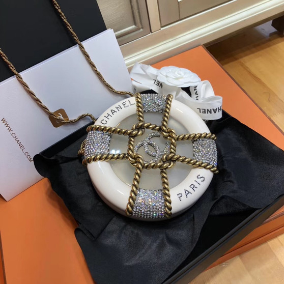 Chanel White Minaudière Metiers de Art Paris-Hamberg 2017/18