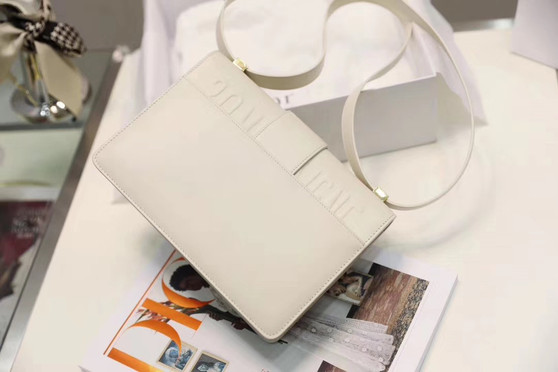 Christian Dior 30 MONTAIGNE CALFSKIN BAG OFF-WHITE  Christian Dior 30 MONTAIGNE CALFSKIN BAG OFF-WHITE