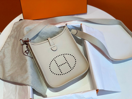  Hermès Evelyne Mini Bag Craie Taurillon Clemence Leather