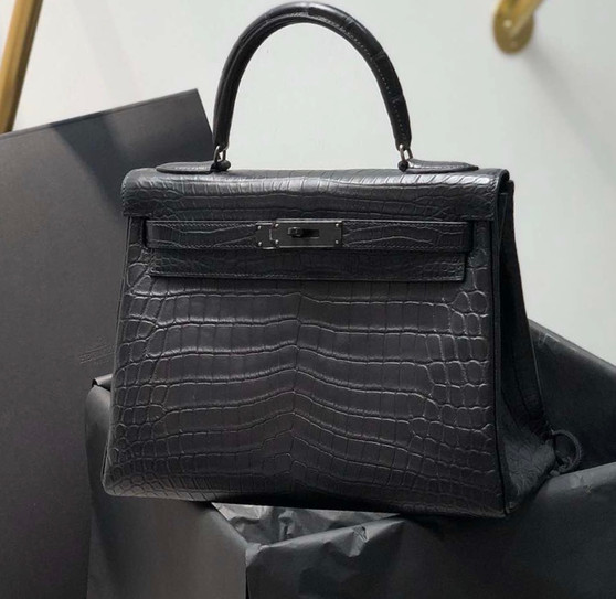 Hermes SAC KELLY SO BLACK RETOURNÉ 35 EN ALLIGATOR NOIR, GARNITURE EN MÉTAL PLAQUÉ NOIR, ÉDITION LIMITÉE
