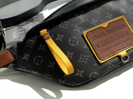 Louis Vuitton Limited Edition  M45220 DISCOVERY BUMBAG Louis Vuitton Limited Edition  M45220 DISCOVERY BUMBAG