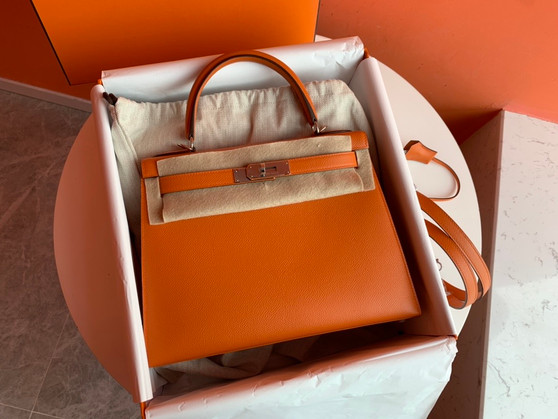 Hermes Orange Kelly 28 cm Epsom Palladium Hardware