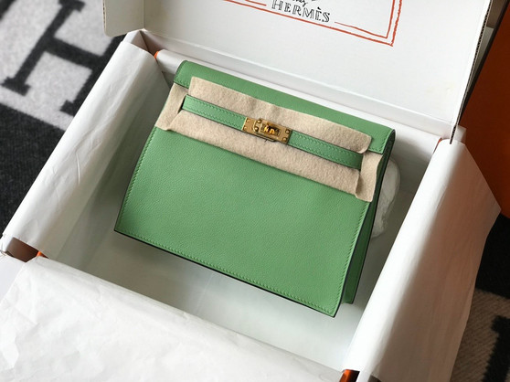 Hermes 3I Vert Criquet  Kelly Danse Bag Evercolour Leather Gold Hardware