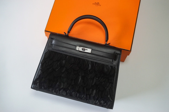 Hermes  FEATHER KELLY 32 Black feather & Swift  with Palladium Hardware