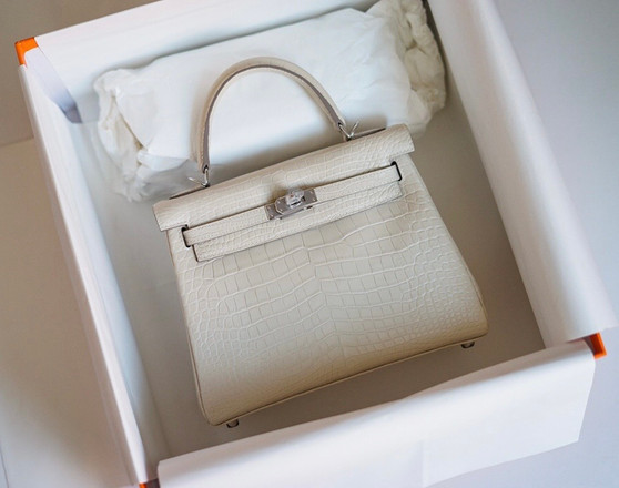 Hermes Craie Alligator KELLY 25 WITH PALLADIUM  HARDWARE Hermes Craie Alligator KELLY 25 WITH PALLADIUM  HARDWARE