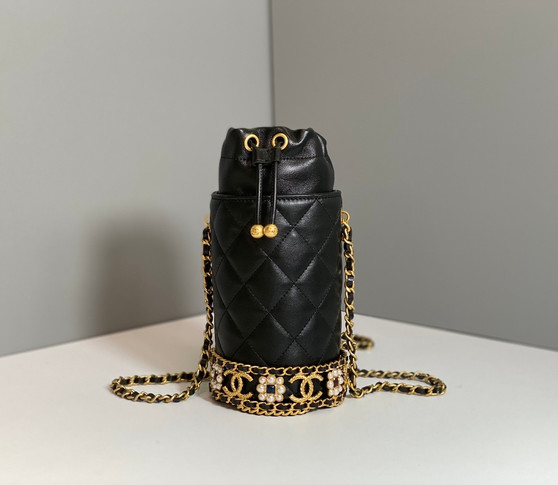 Chanel BUCKET WITH CHAIN Black 