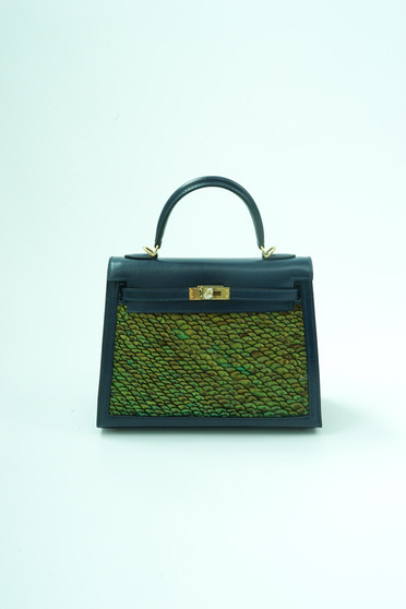 Hermes  FEATHER KELLY 25 Black  Peacock feather & Suede  with Gold Hardware Hermes  FEATHER KELLY 25 Black  Peacock feather & Suede  with Gold Hardware