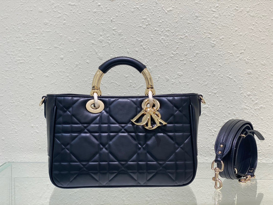 [Priority Release] Christian Dior The lady Dior 95.22 Bag Medium Black