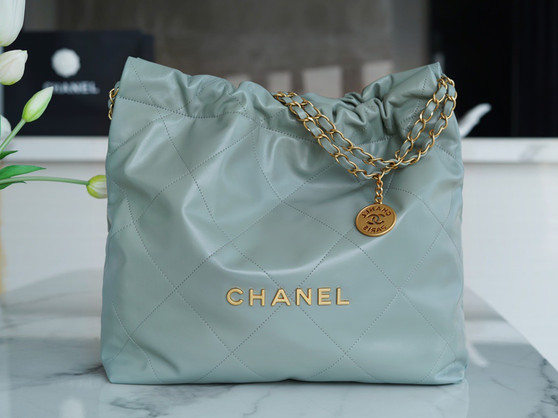  CHANEL 22 HANDBAG Bleu Brume Medium AW 2022