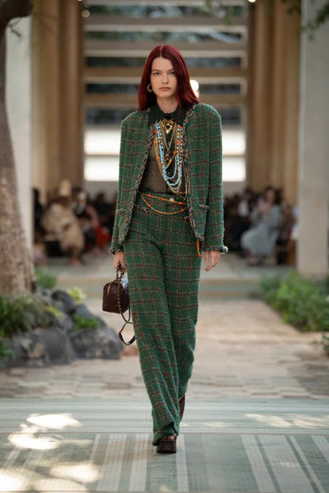 Chanel FW2023 Métiers d'Art Wool & Silk Tweed  Green Tweed Jacket