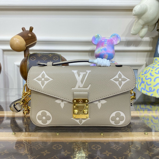  Louis Vuitton M23081 Pochette Métis East West Tourterelle Gray / Crème Beige