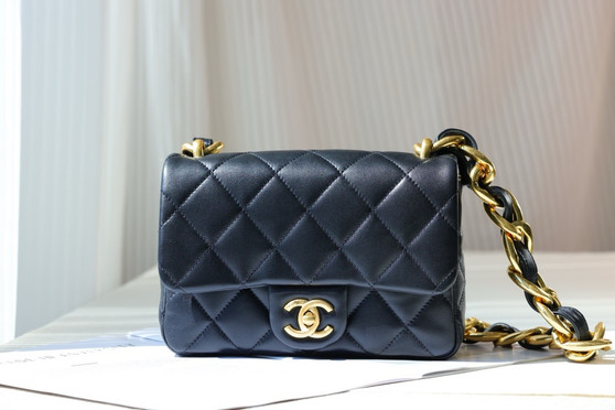 CHANEL 2023/24 MÉTIERS D’ART MINI FLAP BAG