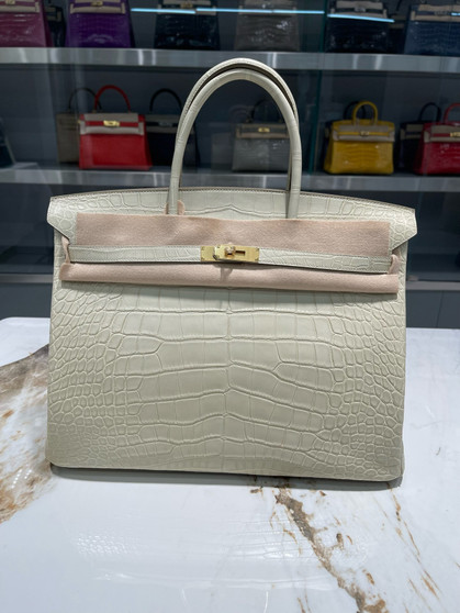 HERMÈS Craie Alligator Birkin 40 Gold Hardware  HERMÈS Craie Alligator Birkin 40 Gold Hardware