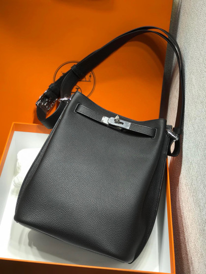 Hermès Hermes So Kelly 22 Shoulder Bag  Black Hermès Hermes So Kelly 22 Shoulder Bag  Black