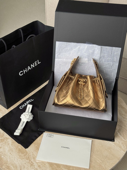 Chanel 2024/25 MÉTIERS D’ART   CHANEL 25 SMALL HANDBAG Dark Gold 