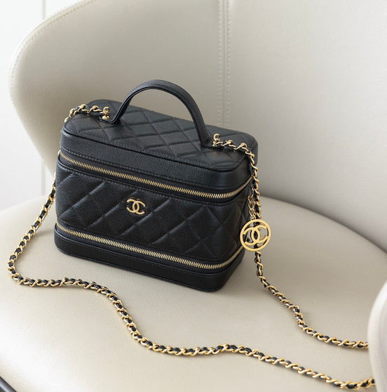 Chanel 2024/25 Métiers d’art Long Vanity with chain Chanel 2024/25 Métiers d’art Long Vanity with chain