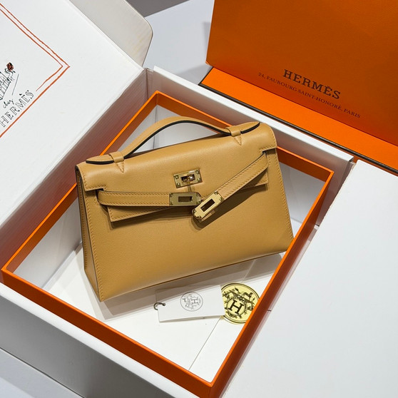 Hermès Chia Mini Kelly Pochette Swift leather Gold hardware