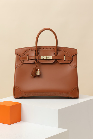 Hermes Birkin Ghillies 35 cm handbag in Gold Tadelakt Leather