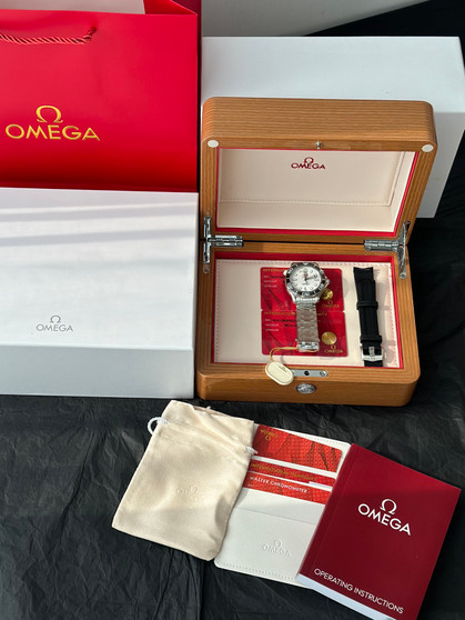 OMEGA SEAMASTER DIVER 300M 42mm Stainless Steel | Master Chronometer | Iconic Wave Dial