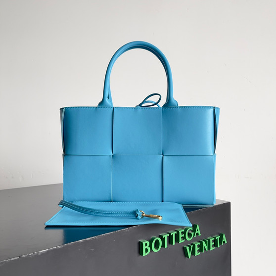 Bottega Veneta Arco Tote - Parakeet Blue