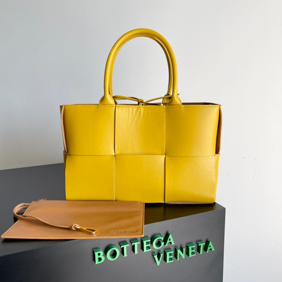 Bottega Veneta Arco Intrecciato Leather Tote Bag - Caramel