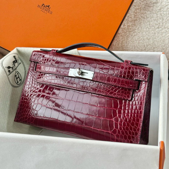 Hermès Kelly Pochette Shiny Porosus Crocodile / Alligator Lisse (Rouge H / Bordeaux PHW)