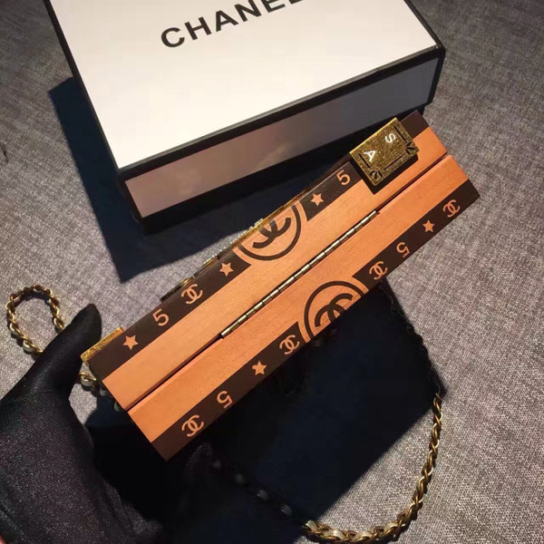 Chanel KISS-LOCK Bag Limited Edition Cruise 2016/17 Cuba Runway