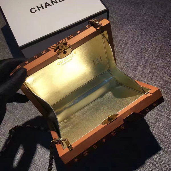 Chanel KISS-LOCK Bag Limited Edition Cruise 2016/17 Cuba Runway