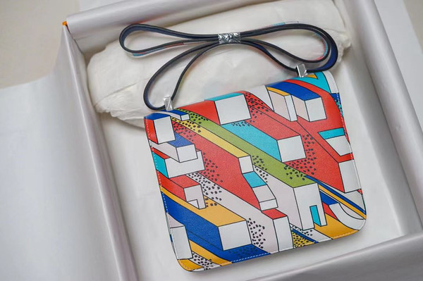 Hermès ‘On A Summer Day’ Constance III 24 cm