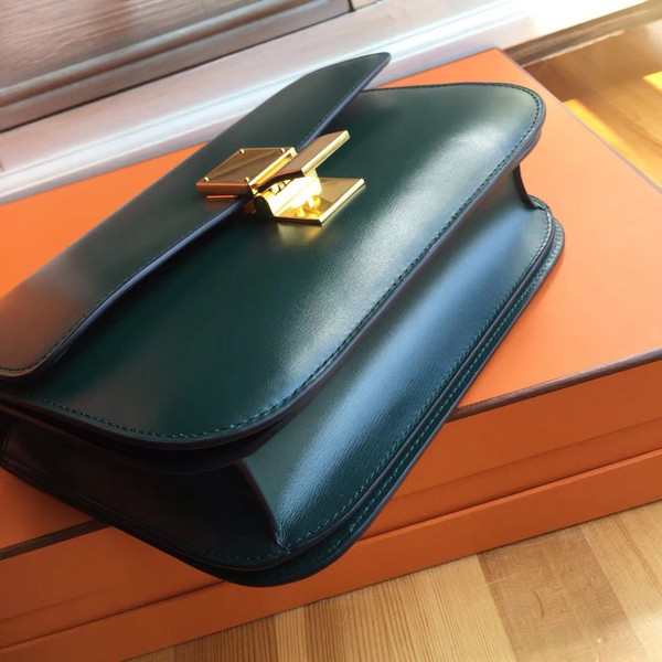 Celine MEDIUM CLASSIC BAG IN BOX CALFSKIN AMAZON