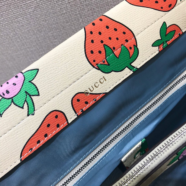 Gucci Zumi Strawberry print medium top handle bag
