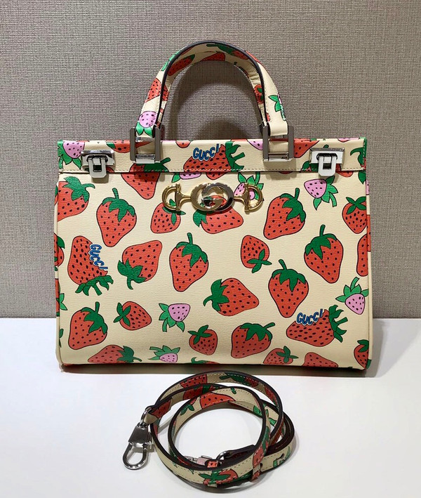 Gucci Zumi Strawberry print medium top handle bag