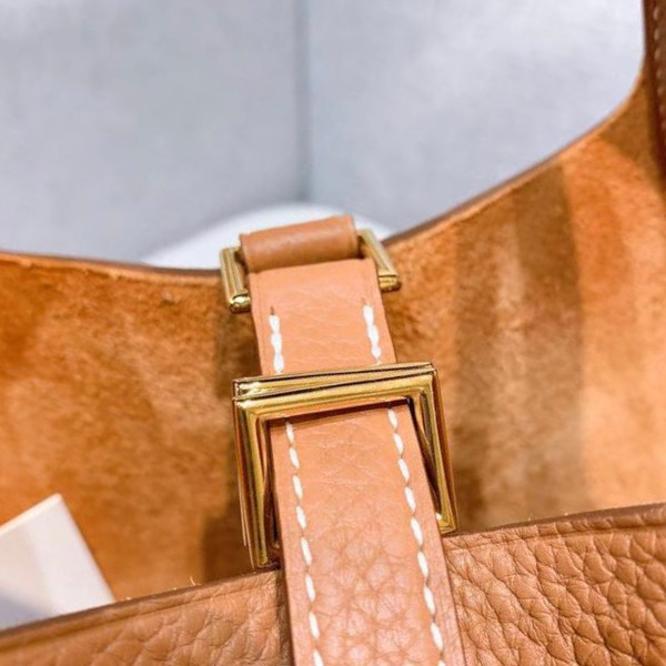 HERMES Taurillon Clemence Picotin Lock 22 CM Gold Hardware