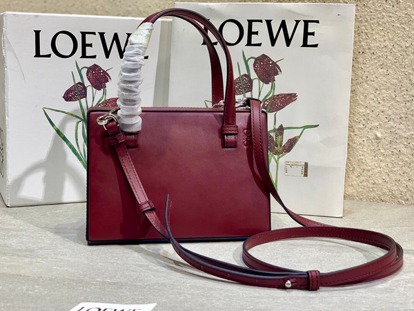 Loewe Postal Bag Wine