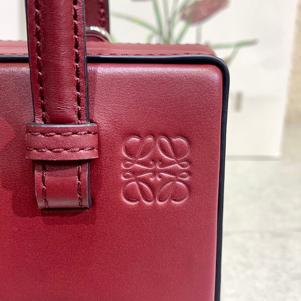 Loewe Postal Bag Wine