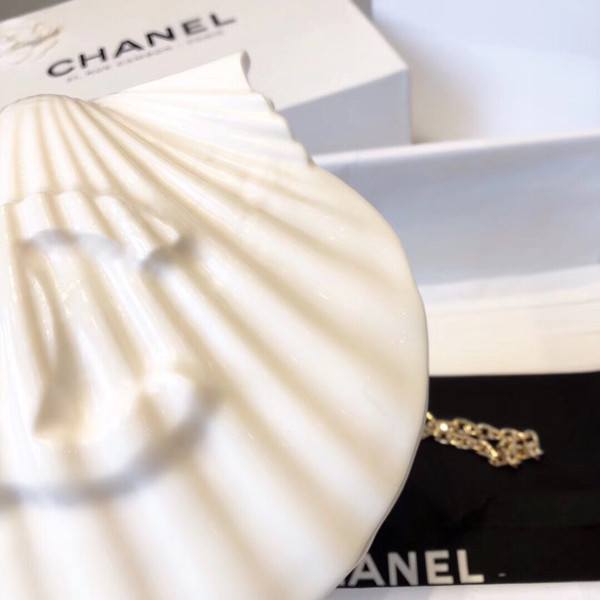 Chanel  Limited Edition shell plexiglass clutch 2019