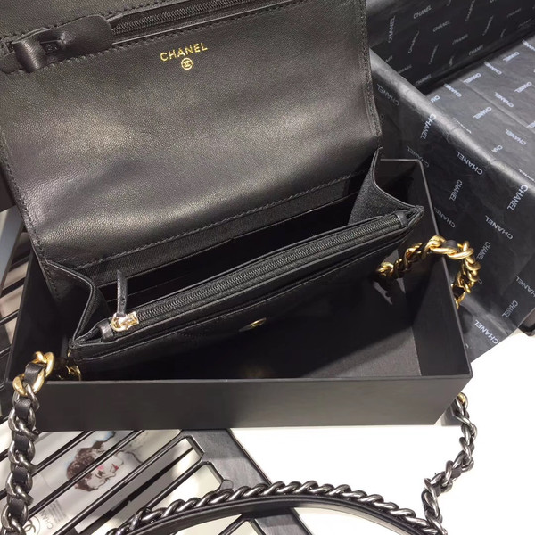 CHANEL 19 Wallet on Chain