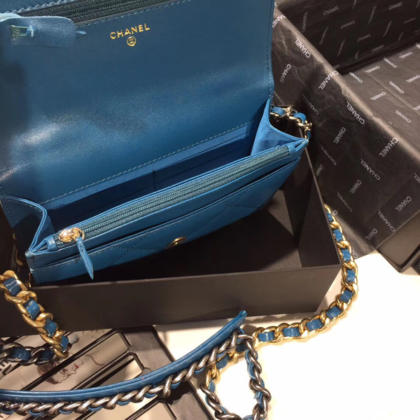 CHANEL 19 Wallet on Chain Blue
